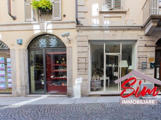 Immobile commerciale in Vendita a Novara, zona Centro storico, 76'000€, 55 m²