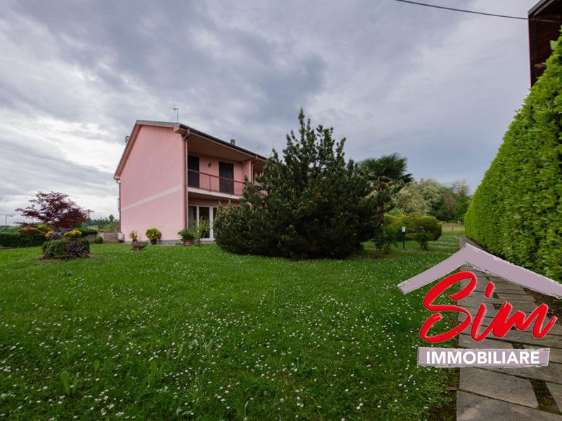 Villa in Vendita a Sizzano, 139'000€, 149 m², con Box