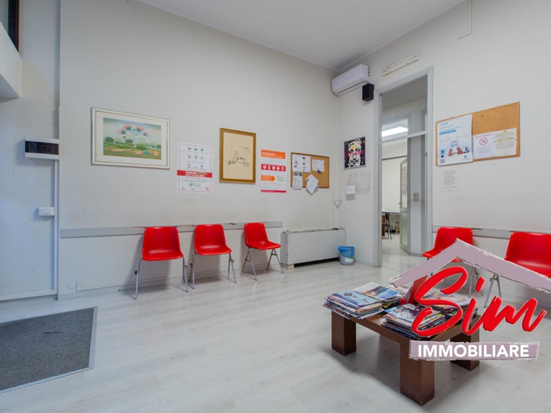 Ufficio in Vendita a Novara, 78'000€, 85 m²