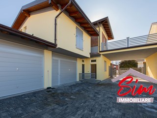 Trilocale in Vendita a Casaleggio Novara, 130'000€, 80 m², con Box