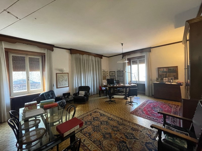 Appartamento in Vendita a Perugia, 299'000&euro;, 184 m², con Box