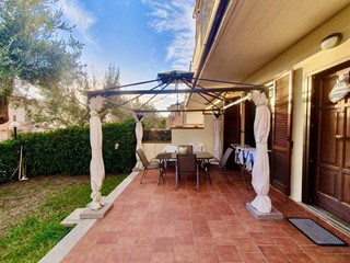 Casa Semi Indipendente in Vendita a Passignano sul Trasimeno, 149'000€, 93 m², con Box