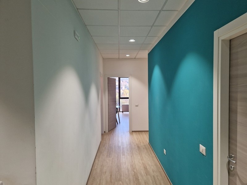 Ufficio in Vendita a Perugia, 550'000€, 700 m²