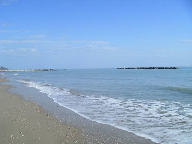 Attività commerciale in Vendita a Cupra Marittima, 450'000€, 160 m², arredato