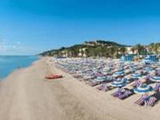 Attività commerciale in Vendita a Cupra Marittima, 450'000€, 160 m², arredato