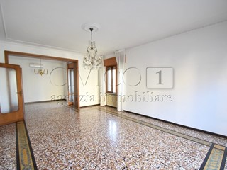 Casa Semi Indipendente in Affitto a Vicenza, zona Stanga, 1'600€, 180 m², arredato, con Box