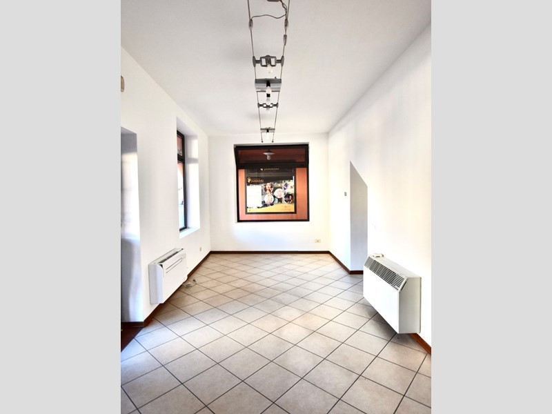 Immobile commerciale in Affitto a San Pietro in Casale, 600€, 35 m²