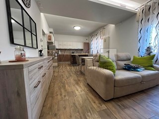 Casa Indipendente in Vendita a Villaga, 319'000€, 236 m², con Box