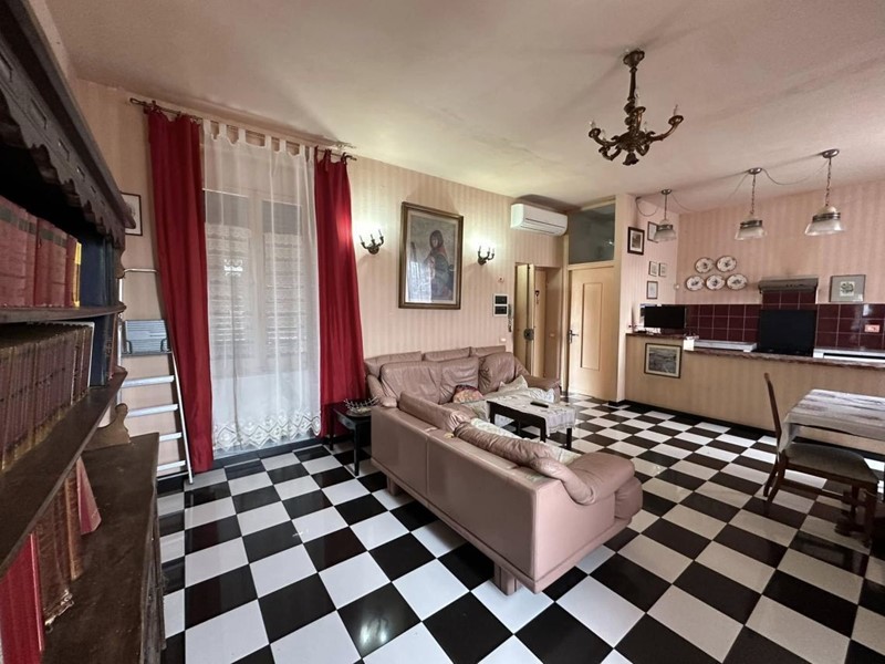 Trilocale in Vendita a Sarzana, 190'000€, 85 m²