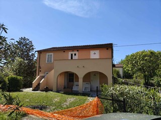 Casa Semi Indipendente in Vendita a Castelnuovo Magra, 230'000€, 108 m²