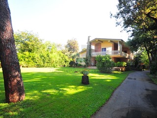 Villa in Vendita a Pietrasanta, zona Marina Di Pietrasanta, 1'700'000€, 190 m²