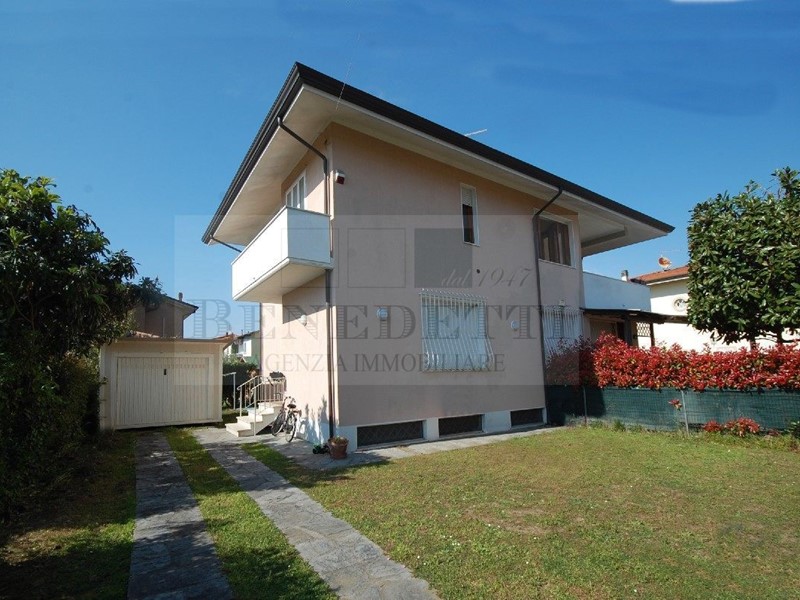 Casa Semi Indipendente in Vendita a Pietrasanta, zona Marina Di Pietrasanta, 580'000€, 125 m²