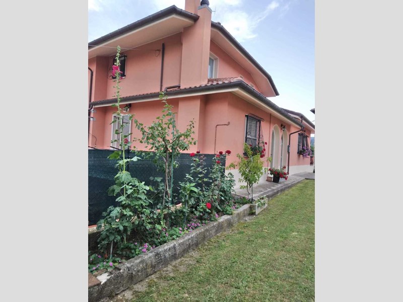 Casa Indipendente in Vendita a Carpegna, 375'000&euro;, 240 m², con Box