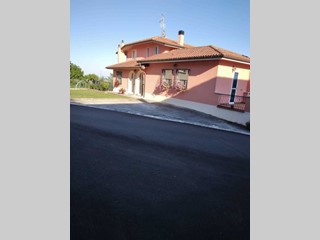 Casa Indipendente in Vendita a Carpegna, 375'000&euro;, 240 m², con Box