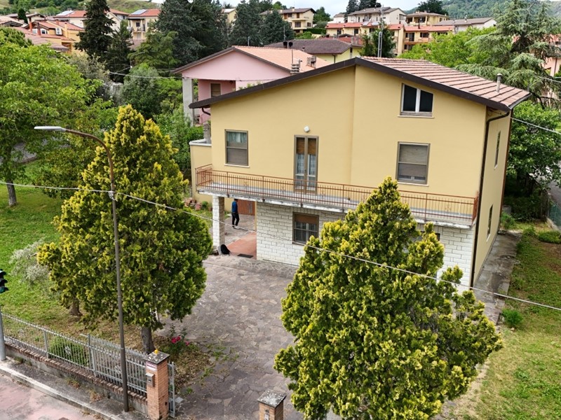 Casa Indipendente in Vendita a Novafeltria, zona Secchiano, 200'000€, 192 m²