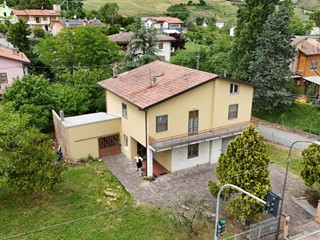 Casa Indipendente in Vendita a Novafeltria, zona Secchiano, 200'000€, 192 m²