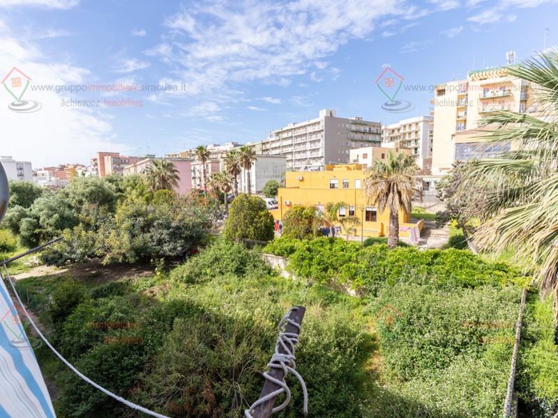 Trilocale in Vendita a Siracusa, zona Tunisi Grottasanta, 65'000&euro;, 136 m²