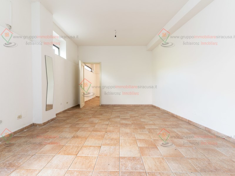 Ufficio in Vendita a Siracusa, zona Adda Gelone Timoleonte, 45'000&euro;, 68 m²
