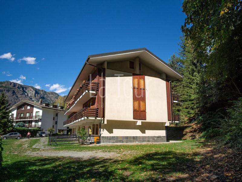 Bilocale in Vendita a Antey Saint Andrè, 155'000&euro;, 50 m², arredato, con Box