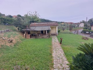 Casa Semi Indipendente in Vendita a Castelnuovo Magra, 225'000€, 145 m²
