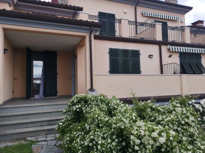 Villetta a schiera in Vendita a Castelnuovo Magra, 350'000€, 148 m², arredato