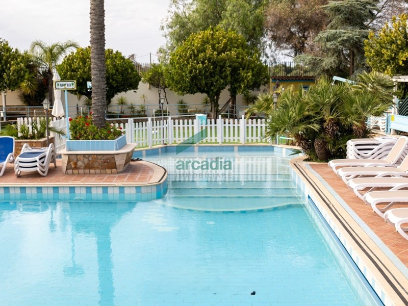 Immobile commerciale in Vendita a Bari, zona Carrassi, 3'500'000€, 750 m²