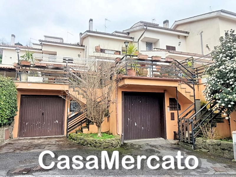 Appartamento in Vendita a Rocca di Papa, zona Barozze + Calcare, 295'000€, 151 m², con Box