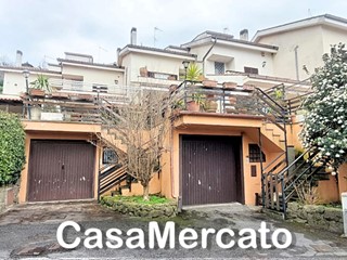 Appartamento in Vendita a Rocca di Papa, zona Barozze + Calcare, 295'000€, 151 m², con Box