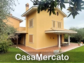 Appartamento in Affitto a Frascati, 2'300€, 250 m²