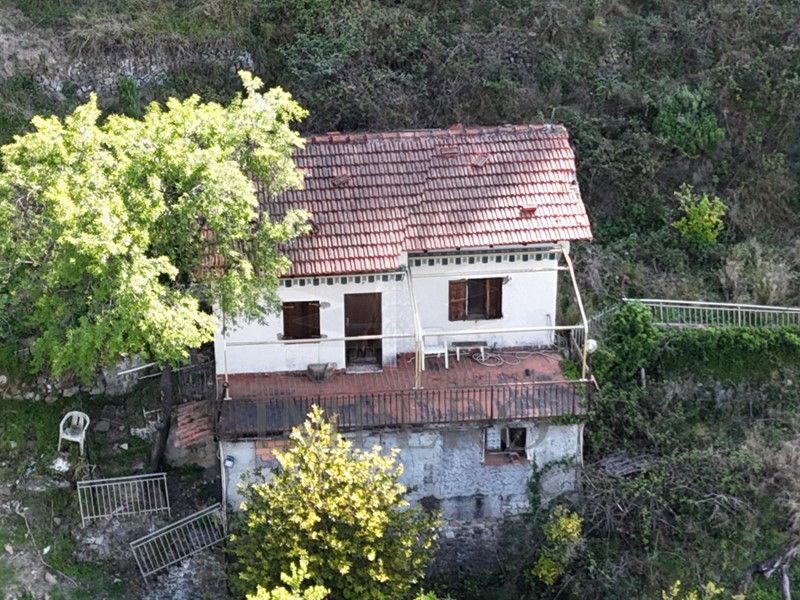 Casa Indipendente in Vendita a Ventimiglia, zona Calvo, 34'000€, 55 m²