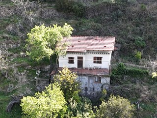 Casa Indipendente in Vendita a Ventimiglia, zona Calvo, 34'000€, 55 m²