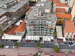 Bilocale in Vendita a Ventimiglia, zona Passeggiata Mare, 175'000€, 55 m²
