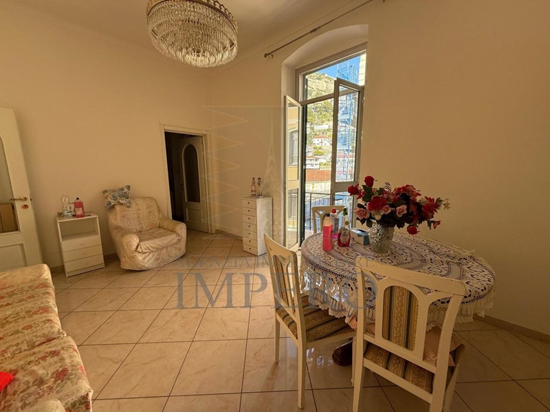 Appartamento in Vendita a Ventimiglia, zona Centro, 210'000€, 105 m², arredato