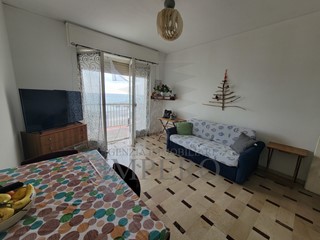 Bilocale in Vendita a Ventimiglia, zona Passeggiata Mare, 260'000€, 60 m²