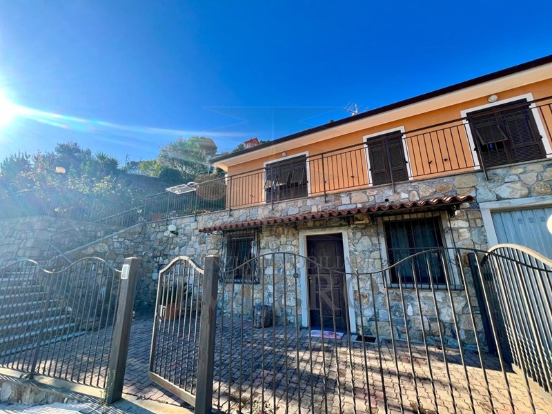 Casa Indipendente in Vendita a Camporosso, 510'000€, 190 m², arredato, con Box
