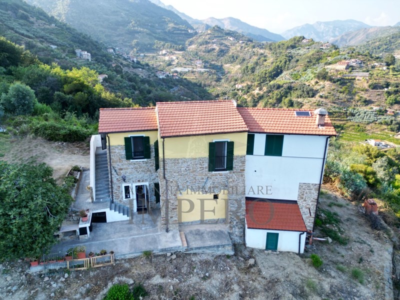 Casa Indipendente in Vendita a Ventimiglia, zona Latte, 359'000€, 148 m²