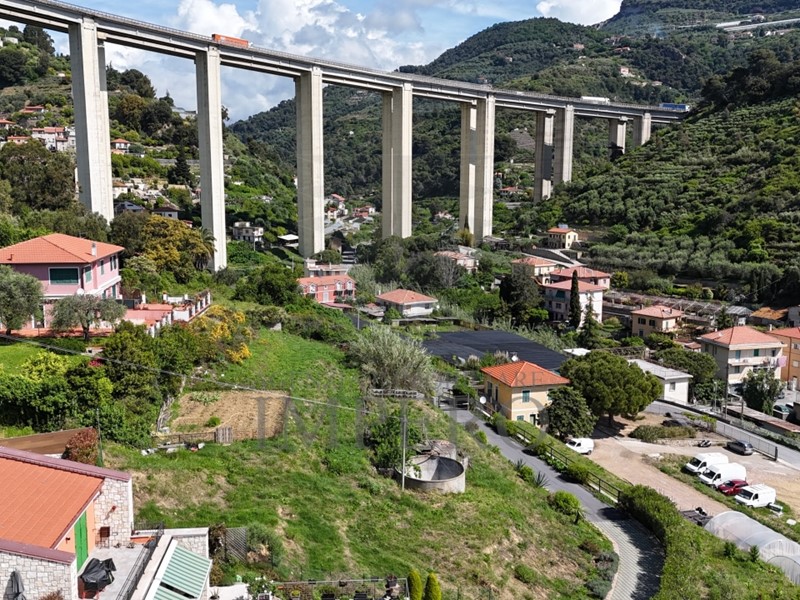 Terreno edificabile in Vendita a Ventimiglia, zona Latte, 450'000€, 500 m²