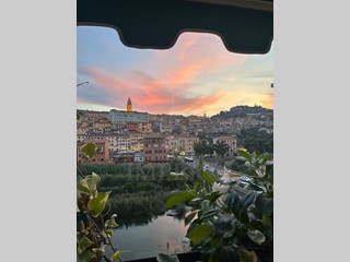 Trilocale in Vendita a Ventimiglia, zona Centro, 295'000€, 110 m²