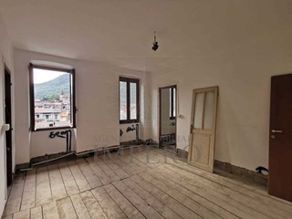 Trilocale in Vendita a Isolabona, 64'000€, 103 m²