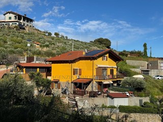 Casa Semi Indipendente in Vendita a Bordighera, 419'000€, 140 m²