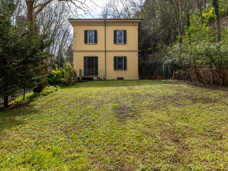 Casa Indipendente in Vendita a Bologna, 1'250'000€, 261 m²