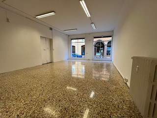 Immobile commerciale in Affitto a Bologna, zona Centro, 1'200€, 75 m²