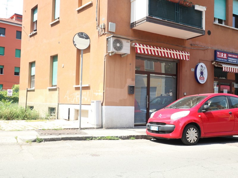 Immobile commerciale in Affitto a Bologna, zona Ovest, 400€, 19 m²
