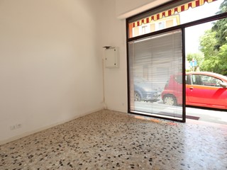 Immobile commerciale in Affitto a Bologna, zona Ovest, 400€, 19 m²