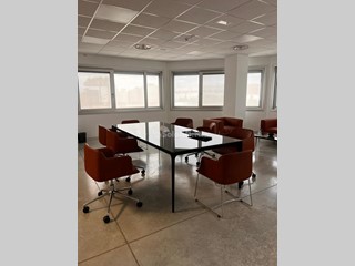 Ufficio in Affitto a Cepagatti, zona Villanova, 7'000€, 760 m²