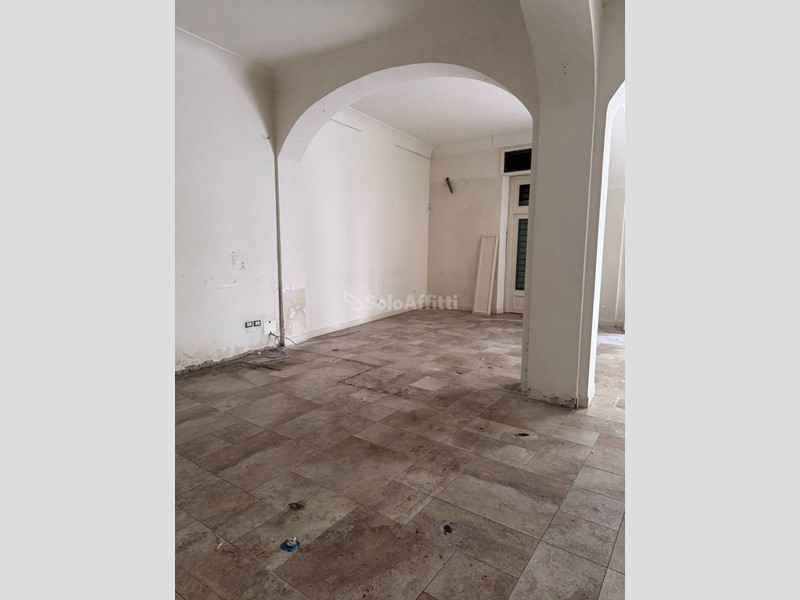 Capannone in Affitto a Pescara, zona Porta Nuova, 2'000€, 100 m²