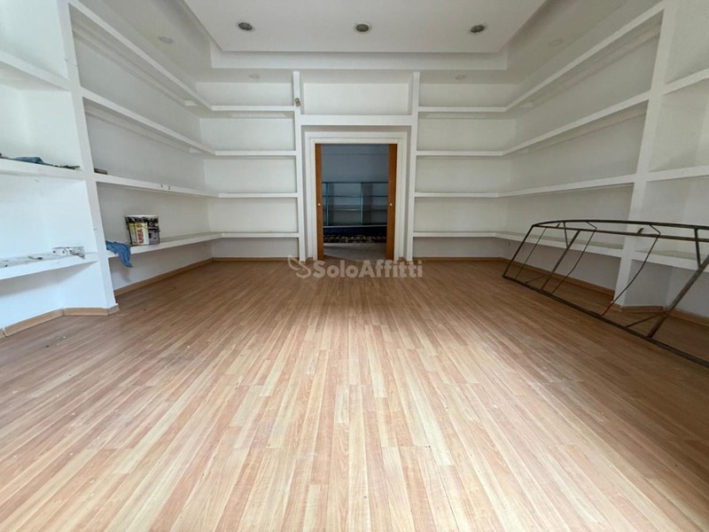 Capannone in Affitto a Caserta, zona Acquaviva, 500€, 60 m²