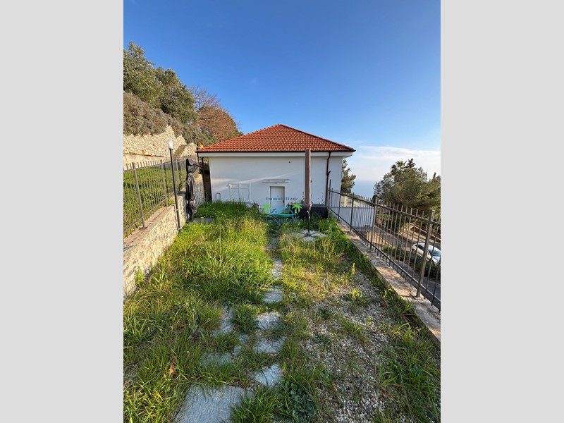 Trilocale in Vendita a Andora, zona Pinamare, 425'000€, 70 m², arredato, con Box