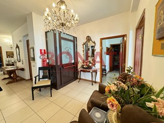 Ufficio in Vendita a La Spezia, zona Centro, 360'000€, 191 m²