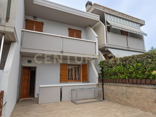 Casa Semi Indipendente in Vendita a Gavorrano, zona Bagno di Gavorrano, 205'000€, 150 m², con Box
